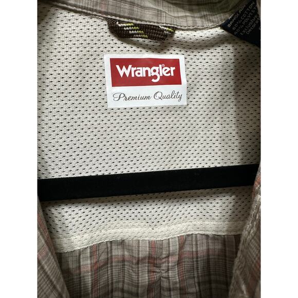Wrangler Plaid Long Sleeve Button-Up Shirt Moisture Wicking Small New - Picture 13 of 14